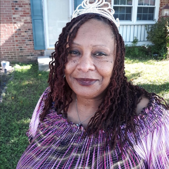 Meet your Posher, Flossie - Picture 1 of 1